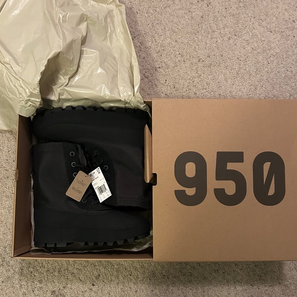 Yeezy 950 boots size 9.5 men’s pirate black